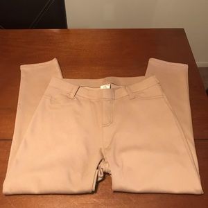 Women’s stretch capris